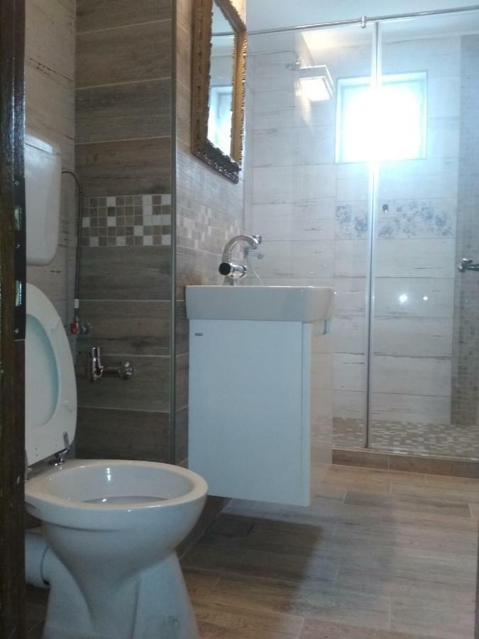 Pelican Proxy Apartment Gran Varadino Esterno foto
